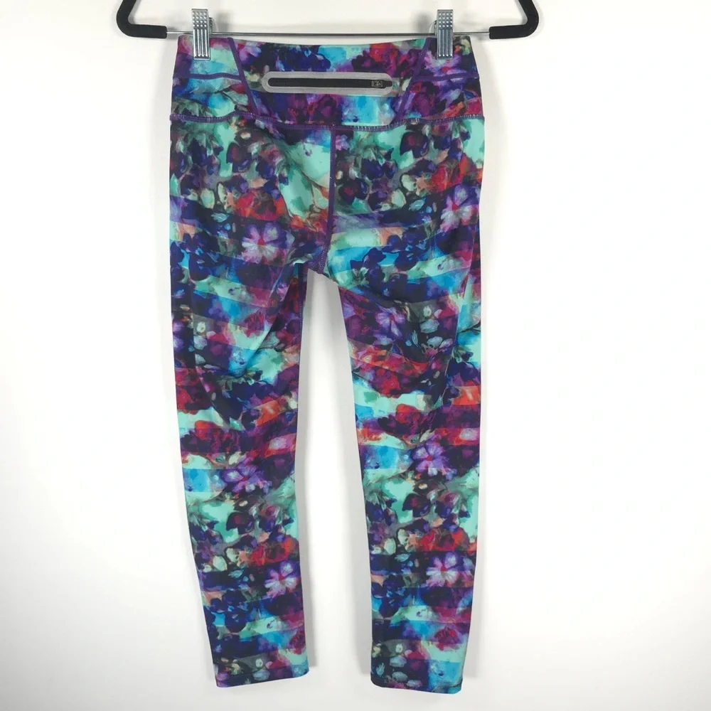 ATHLETA Floral Fade Sonar Capri Leggings Watercolor Back Zip‎ Pocket Size XS